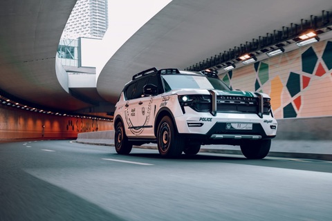 Siêu xe truy quét tội phạm của cảnh sát Dubai: Camera kính viễn vọng, máy bay không người lái - Ảnh 12. Siêu xe truy quét tội phạm của cảnh sát Dubai: Camera kính viễn vọng, máy bay không người lái - Ảnh 12.