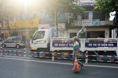 TP Biên Hòa tiếp tục tháo dỡ thêm một dải phân cách giao thông - Ảnh 2. TP Biên Hòa tiếp tục tháo dỡ thêm một dải phân cách giao thông - Ảnh 2.