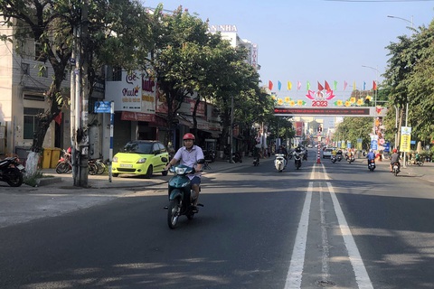TP Biên Hòa tiếp tục tháo dỡ thêm một dải phân cách giao thông - Ảnh 3. TP Biên Hòa tiếp tục tháo dỡ thêm một dải phân cách giao thông - Ảnh 3.