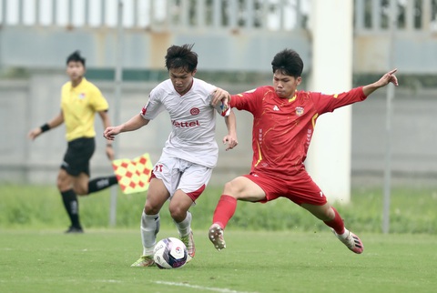 U17 Viettel lần thứ 2 vô địch U17 quốc gia - Ảnh 2. U17 Viettel (áo trắng) trong trận chung kết thắng U17 Hồng Lĩnh Hà Tĩnh - Ảnh: VFF