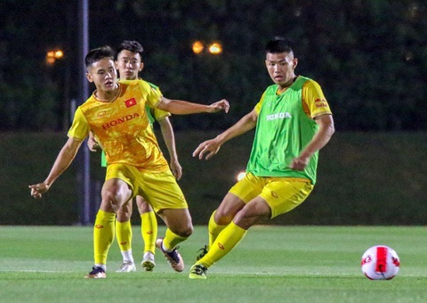 U23 Việt Nam kết thúc buổi tập lúc nửa đêm ở Qatar - Ảnh 1. U23 Việt Nam kết thúc buổi tập lúc nửa đêm ở Qatar - Ảnh 1.