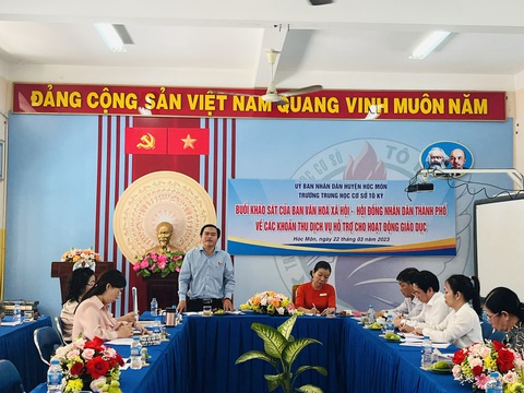 Trường không thu quỹ phụ huynh, lớp thu có ổn không? - Ảnh 1. Trường không thu quỹ phụ huynh, lớp thu có ổn không? - Ảnh 1.