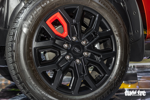 Khám phá Ford Ranger Stormtrak sắp bán ở Việt Nam: Nhiều trang bị xịn, giá quy đổi từ 865 triệu - Ảnh 6. Khám phá Ford Ranger Stormtrak sắp bán ở Việt Nam: Nhiều trang bị xịn, giá quy đổi từ 865 triệu - Ảnh 6.