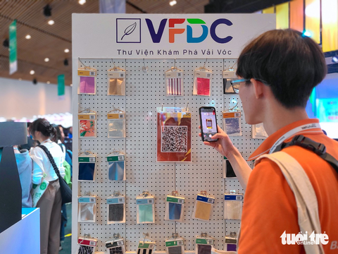 1.500 mẫu vải thịnh hành giới thiệu tại triển lãm quốc tế vải cao cấp - Ảnh 2. 1.500 mẫu vải thịnh hành giới thiệu tại triển lãm quốc tế vải cao cấp - Ảnh 2.