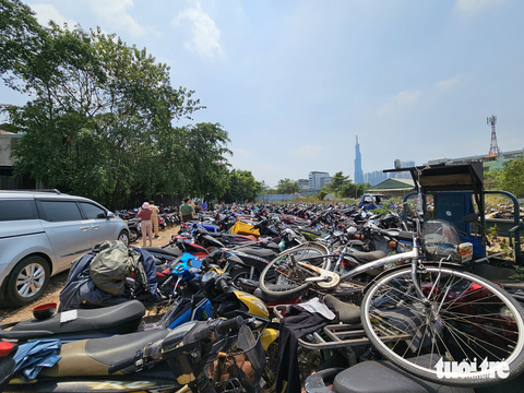 Quận Bình Thạnh: Hàng ngàn xe vi phạm nằm phơi nắng trong kho tạm bợ - Ảnh 2. Quận Bình Thạnh: Hàng ngàn xe vi phạm nằm phơi nắng trong kho tạm bợ - Ảnh 2.