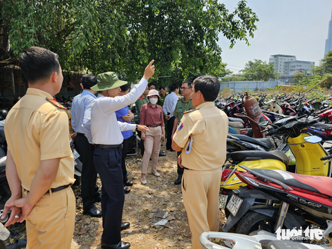 Quận Bình Thạnh: Hàng ngàn xe vi phạm nằm phơi nắng trong kho tạm bợ - Ảnh 4. Quận Bình Thạnh: Hàng ngàn xe vi phạm nằm phơi nắng trong kho tạm bợ - Ảnh 4.