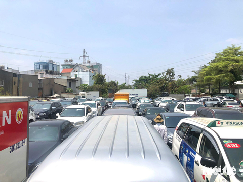 Ngày đầu gia hạn đăng kiểm: Nhiều tài xế tại TP.HCM bỡ ngỡ - Ảnh 2. Ngày đầu gia hạn đăng kiểm: Nhiều tài xế tại TP.HCM bỡ ngỡ - Ảnh 2.