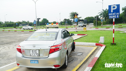 Từ nay, người dân TP.HCM ngồi nhà vẫn đổi được giấy phép lái xe - Ảnh 1. Từ nay, người dân TP.HCM ngồi nhà vẫn đổi được giấy phép lái xe - Ảnh 1.