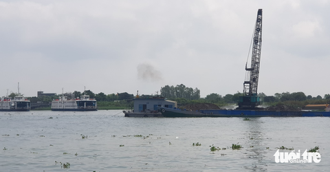Cá chết bất thường trên sông Hậu không phải do khai thác cát - Ảnh 1. Cá chết bất thường trên sông Hậu không phải do khai thác cát - Ảnh 1.