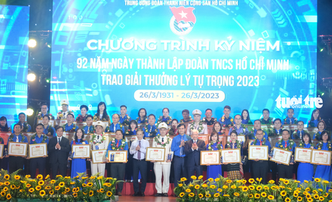 Trao giải thưởng Lý Tự Trọng cho 100 cán bộ Đoàn toàn quốc - Ảnh 3. Trao giải thưởng Lý Tự Trọng cho 100 cán bộ Đoàn toàn quốc - Ảnh 3.