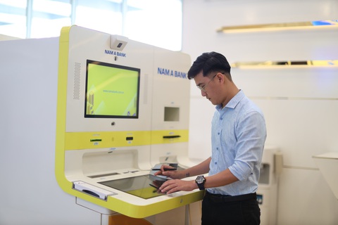 Ngân hàng triển khai ‘chiến lược kép’ để đẩy mạnh bán lẻ - Ảnh 1. Ngân hàng triển khai ‘chiến lược kép’ để đẩy mạnh bán lẻ - Ảnh 1.