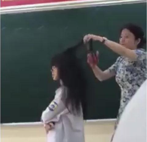 Cô giáo dùng kéo cắt tóc của nữ sinh lớp 10 ngay trong lớp học - Ảnh 1. Cô giáo dùng kéo cắt tóc của nữ sinh lớp 10 ngay trong lớp học - Ảnh 1.
