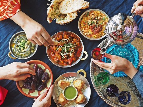 Tháng Ramadan, người Hồi giáo ăn uống như thế nào? - Ảnh 1. Tháng Ramadan, người Hồi giáo ăn uống như thế nào? - Ảnh 1.
