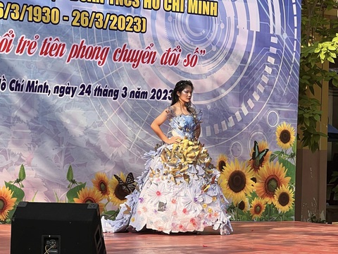 Loạt nữ thần học đường trên đường đua thời trang tái chế - Ảnh 2. Loạt nữ thần học đường trên đường đua thời trang tái chế - Ảnh 2.