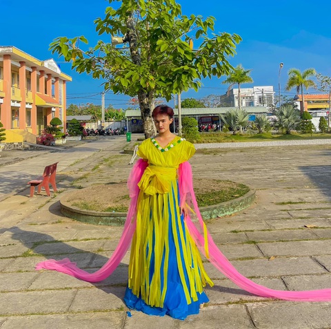 Loạt nữ thần học đường trên đường đua thời trang tái chế - Ảnh 3. Loạt nữ thần học đường trên đường đua thời trang tái chế - Ảnh 3.