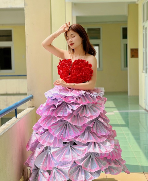 Loạt nữ thần học đường trên đường đua thời trang tái chế - Ảnh 6. Loạt nữ thần học đường trên đường đua thời trang tái chế - Ảnh 6.