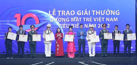 Gương mặt trẻ Việt Nam tiêu biểu nuôi em nhỏ vùng cao - Ảnh 3. Gương mặt trẻ Việt Nam tiêu biểu nuôi em nhỏ vùng cao - Ảnh 3.