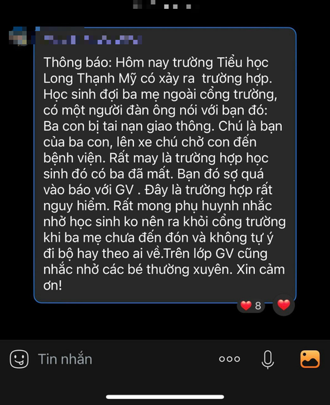 Học sinh ở TP.HCM bị người lạ dụ lên xe khi chờ ở cổng trường, hiệu trưởng nói gì? - Ảnh 1. Học sinh ở TP.HCM bị người lạ dụ lên xe khi chờ ở cổng trường, hiệu trưởng nói gì? - Ảnh 1.