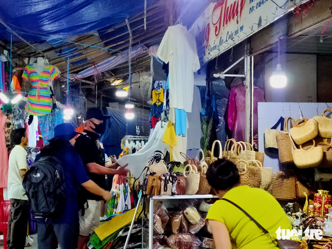 Bao giờ tháo dỡ chợ Đầm Tròn Nha Trang? - Ảnh 4. Bao giờ tháo dỡ chợ Đầm Tròn Nha Trang? - Ảnh 4.