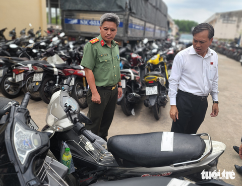 Xe tạm giữ chồng chất, dầm mưa dãi nắng ở kho bãi lớn nhất của CSGT TP.HCM - Ảnh 2. Xe tạm giữ chồng chất, dầm mưa dãi nắng ở kho bãi lớn nhất của CSGT TP.HCM - Ảnh 2.