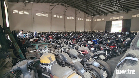 Xe tạm giữ chồng chất, dầm mưa dãi nắng ở kho bãi lớn nhất của CSGT TP.HCM - Ảnh 3. Xe tạm giữ chồng chất, dầm mưa dãi nắng ở kho bãi lớn nhất của CSGT TP.HCM - Ảnh 3.