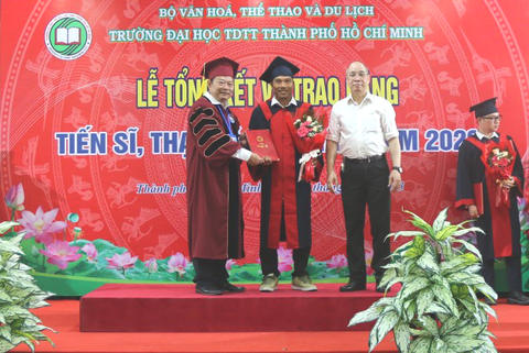 Tay đua Nguyễn Trường Tài nhận bằng thạc sĩ trước giải đấu cuối sự nghiệp - Ảnh 1. Tay đua Nguyễn Trường Tài nhận bằng thạc sĩ trước giải đấu cuối sự nghiệp - Ảnh 1.