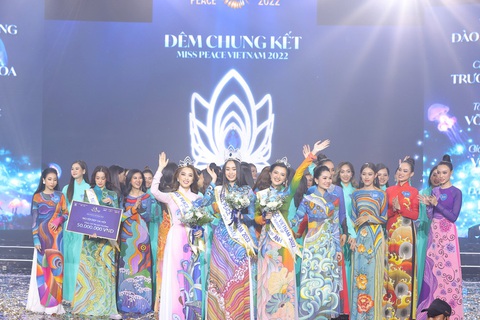 Minh Khang dọa kiện Sen Vàng vì tên gọi Hoa hậu Hòa bình Việt Nam - Ảnh 1. Minh Khang dọa kiện Sen Vàng vì tên gọi Hoa hậu Hòa bình Việt Nam - Ảnh 1.