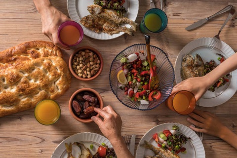 Chuyên gia ẩm thực khuyên gì trong tháng Ramadan? - Ảnh 1. Chuyên gia ẩm thực khuyên gì trong tháng Ramadan? - Ảnh 1.