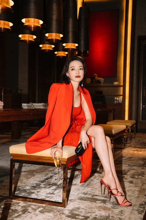 Thư Kỳ vồ ếch tại sự kiện, netizen thấy mà đau giúp - Ảnh 4. Thư Kỳ vồ ếch tại sự kiện, netizen thấy mà đau giúp - Ảnh 4.