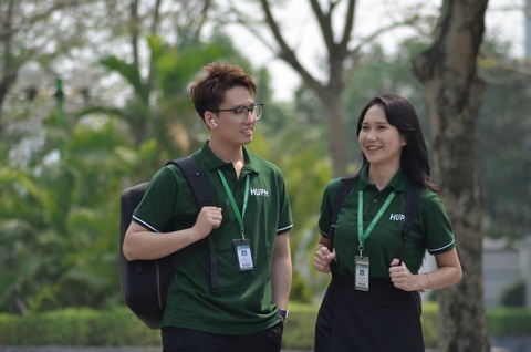 Thí sinh 2k5 lo ngại điểm số đầu vào khi định hướng lĩnh vực y tế - Ảnh 2. Sinh viên và Cựu sinh viên Trường Đại học Y tế công cộng luôn đánh giá cao trải nghiệm thực hành của các chương trình học tại Trường.