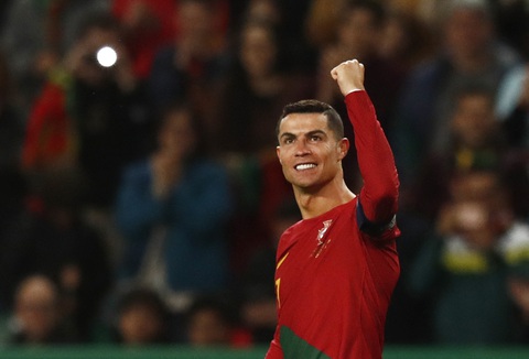 Ronaldo ghi 2 bàn trong ngày lập siêu kỷ lục - Ảnh 1. Ronaldo ghi 2 bàn trong ngày lập siêu kỷ lục - Ảnh 1.
