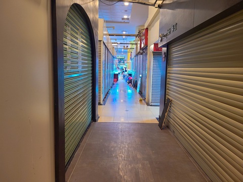 Tiểu thương An Đông Plaza: Sức mua giảm 60-80% nhưng tăng giá thuê là vô lý - Ảnh 3. Tiểu thương An Đông Plaza: Sức mua giảm 60-80% nhưng tăng giá thuê là vô lý - Ảnh 3.