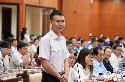 Lãnh đạo TP.HCM đối thoại với sinh viên: Bàn chuyện ươm tạo, thu hút nhân tài - Ảnh 4. Lãnh đạo TP.HCM đối thoại với sinh viên: Bàn chuyện ươm tạo, thu hút nhân tài - Ảnh 4.