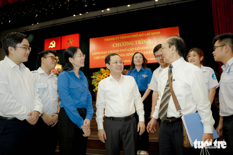 Lãnh đạo TP.HCM đối thoại với sinh viên: Bàn chuyện ươm tạo, thu hút nhân tài - Ảnh 1. Lãnh đạo TP.HCM đối thoại với sinh viên: Bàn chuyện ươm tạo, thu hút nhân tài - Ảnh 1.