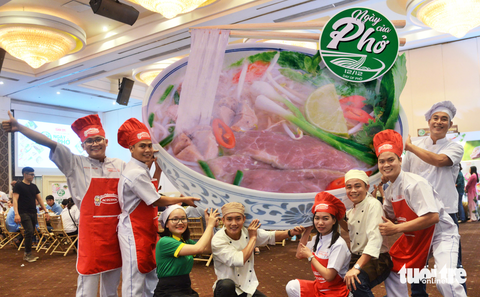 Ngày của phở 12-12 giành giải Hồ Hảo Hớn: Hành trình đưa phở và hương phở bay xa - Ảnh 1. Ngày của phở 12-12 giành giải Hồ Hảo Hớn: Hành trình đưa phở và hương phở bay xa - Ảnh 1.