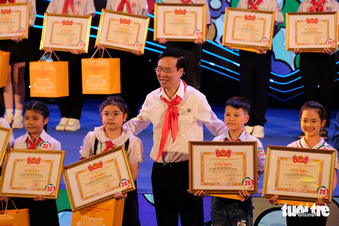 Chủ tịch nước trao bằng khen cho các Dũng sĩ Nghìn việc tốt - Ảnh 5. Chủ tịch nước trao bằng khen cho các Dũng sĩ Nghìn việc tốt - Ảnh 5.
