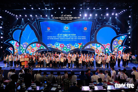 Chủ tịch nước trao bằng khen cho các Dũng sĩ Nghìn việc tốt - Ảnh 6. Chủ tịch nước trao bằng khen cho các Dũng sĩ Nghìn việc tốt - Ảnh 6.