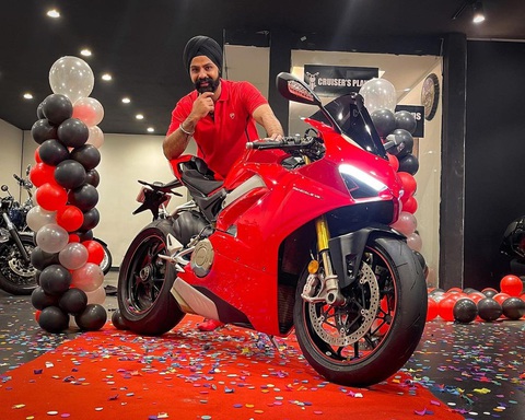 Dân chơi rán trứng trên thân xe mô tô Ducati tiền tỉ - Ảnh 5. Dân chơi rán trứng trên thân xe mô tô Ducati tiền tỉ - Ảnh 5.