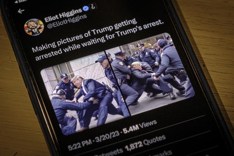Ngập tin giả về việc ông Trump bị bắt, ông Putin đi tù tạo ra bằng AI - Ảnh 1. Ngập tin giả về việc ông Trump bị bắt, ông Putin đi tù tạo ra bằng AI - Ảnh 1.