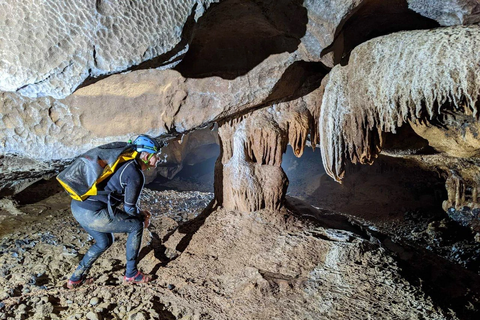 Phát hiện 5 hang động chưa từng có dấu chân người ở Quảng Bình - Ảnh 2. Phát hiện 5 hang động chưa từng có dấu chân người ở Quảng Bình - Ảnh 2.