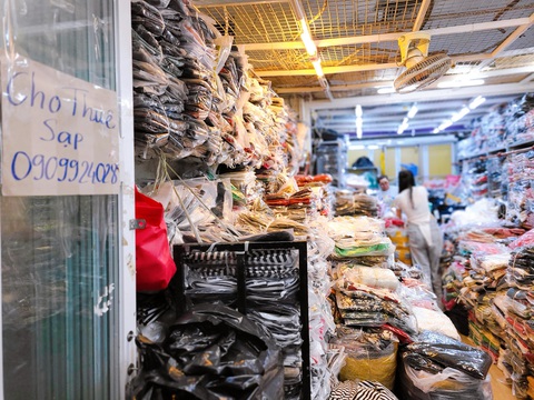 Thương nhân An Đông Plaza kêu cứu: Có hiểu lầm về chính sách thuê quầy sạp? - Ảnh 3. Thương nhân An Đông Plaza kêu cứu: Có hiểu lầm về chính sách thuê quầy sạp? - Ảnh 3.