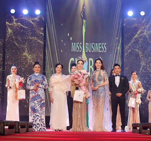 Bà Hoàng Thanh Loan đoạt danh hiệu Hoa hậu đại sứ doanh nhân toàn cầu 2023 - Ảnh 1. Bà Hoàng Thanh Loan đoạt danh hiệu Hoa hậu đại sứ doanh nhân toàn cầu 2023 - Ảnh 1.
