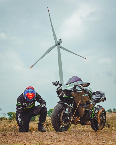 Dân chơi rán trứng trên thân xe mô tô Ducati tiền tỉ - Ảnh 6. Dân chơi rán trứng trên thân xe mô tô Ducati tiền tỉ - Ảnh 6.