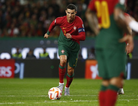 Ronaldo ghi 2 bàn trong ngày lập siêu kỷ lục - Ảnh 3. Ronaldo ghi 2 bàn trong ngày lập siêu kỷ lục - Ảnh 3.