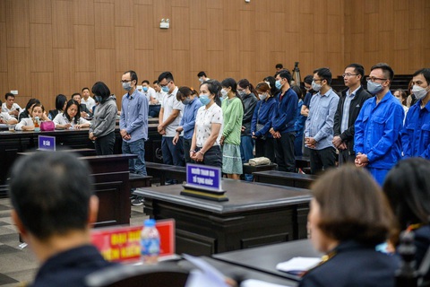 ‘Siêu lừa’ chiếm đoạt 430 tỉ lĩnh án chung thân, 3 ngân hàng tạm giữ lại tiền các ‘đại gia’ - Ảnh 1. ‘Siêu lừa’ chiếm đoạt 430 tỉ lĩnh án chung thân, 3 ngân hàng tạm giữ lại tiền các ‘đại gia’ - Ảnh 1.