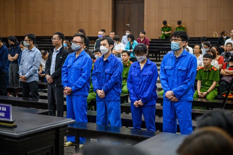 ‘Siêu lừa’ chiếm đoạt 430 tỉ lĩnh án chung thân, 3 ngân hàng tạm giữ lại tiền các ‘đại gia’ - Ảnh 2. ‘Siêu lừa’ chiếm đoạt 430 tỉ lĩnh án chung thân, 3 ngân hàng tạm giữ lại tiền các ‘đại gia’ - Ảnh 2.