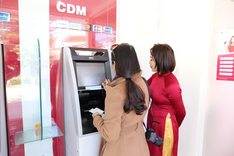 Agribank Lâm Đồng hướng tới ngân hàng hiện đại chuyên nghiệp - số hóa - Ảnh 4. Agribank Lâm Đồng hướng tới ngân hàng hiện đại chuyên nghiệp - số hóa - Ảnh 4.