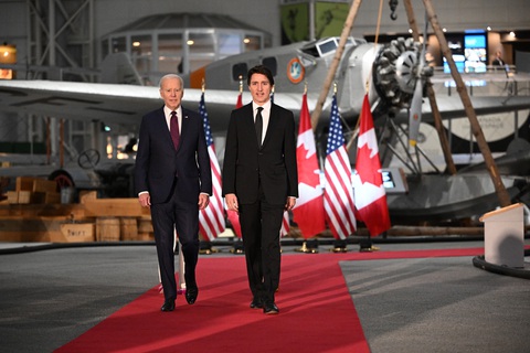 Mỹ và Canada cam kết hợp tác bảo vệ NATO - Ảnh 1. Mỹ và Canada cam kết hợp tác bảo vệ NATO - Ảnh 1.