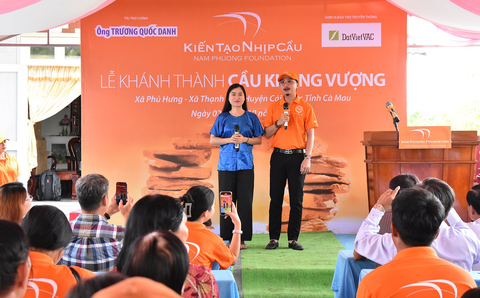 Xem - nghe cuối tuần: Ngân Quỳnh và chuyện tình 35 năm; Ngắm tranh nude ‘Em Tuyết’ - Ảnh 2. Xem - nghe cuối tuần: Ngân Quỳnh và chuyện tình 35 năm; Ngắm tranh nude ‘Em Tuyết’ - Ảnh 2.