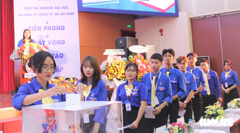 Trao 9 giải thưởng Hồ Hảo Hớn năm 2023 - Ảnh 1. Công nghệ thùng phiếu gắn "mắt thần" đếm phiếu tự động sử dụng trong Đại hội Đoàn Trường ĐH Sư phạm kỹ thuật TP.HCM năm 2022 - Ảnh: Q.L.